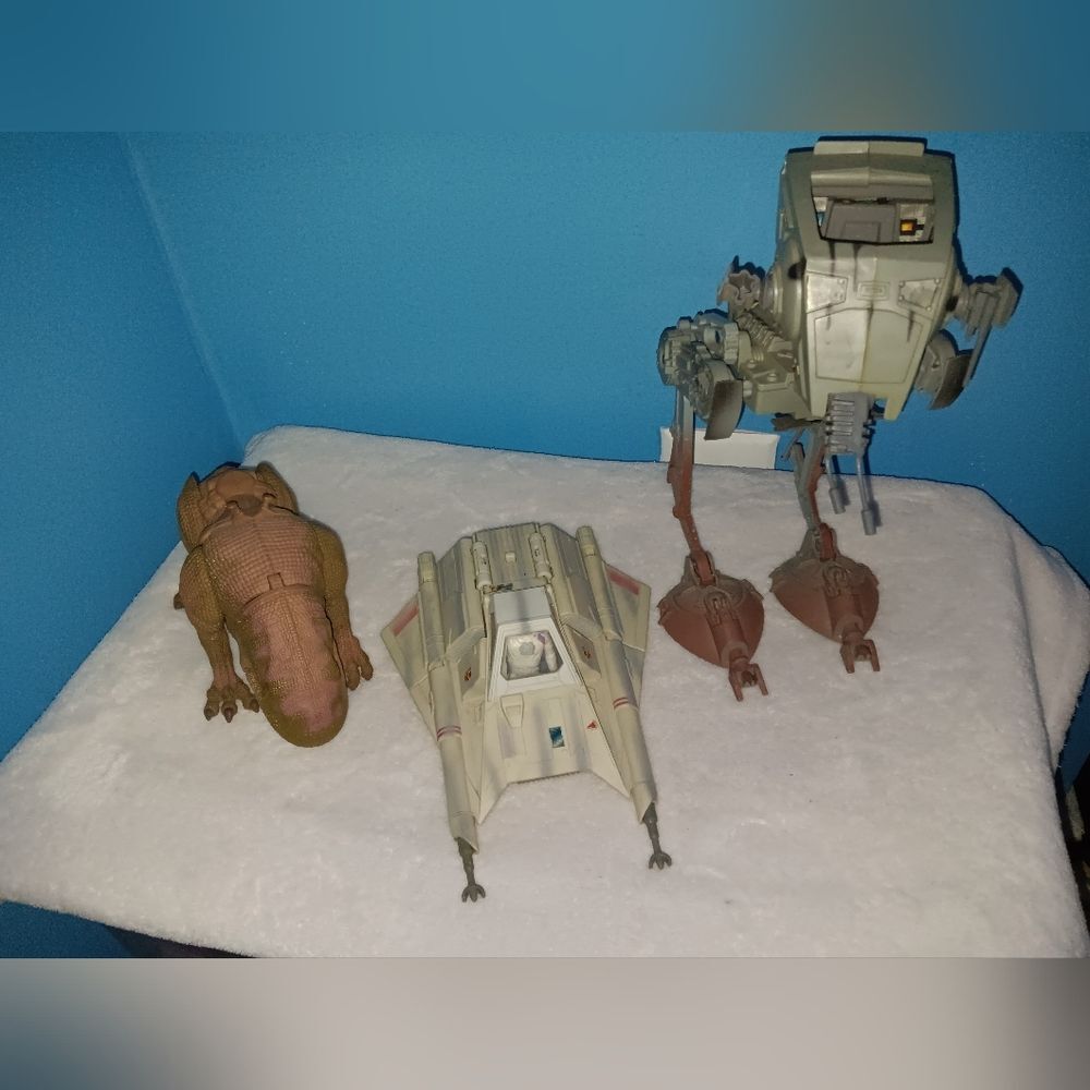 Vintage 90s Kenner Star Wars Vehicle & Toy Lot AT-ST Airspeeder Dewback